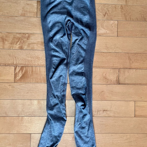 Lululemon leggings Size 4 - Picture 4 of 4